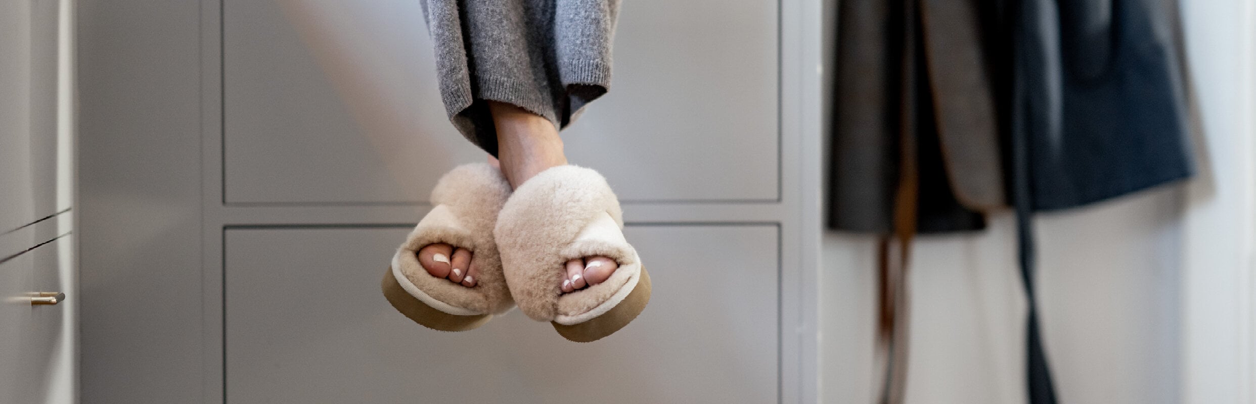 Sheepskin slippers for Women 