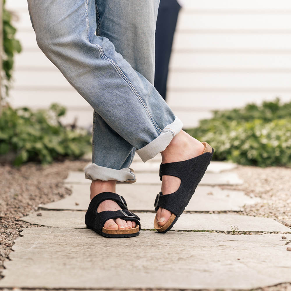 Mikael sandals
