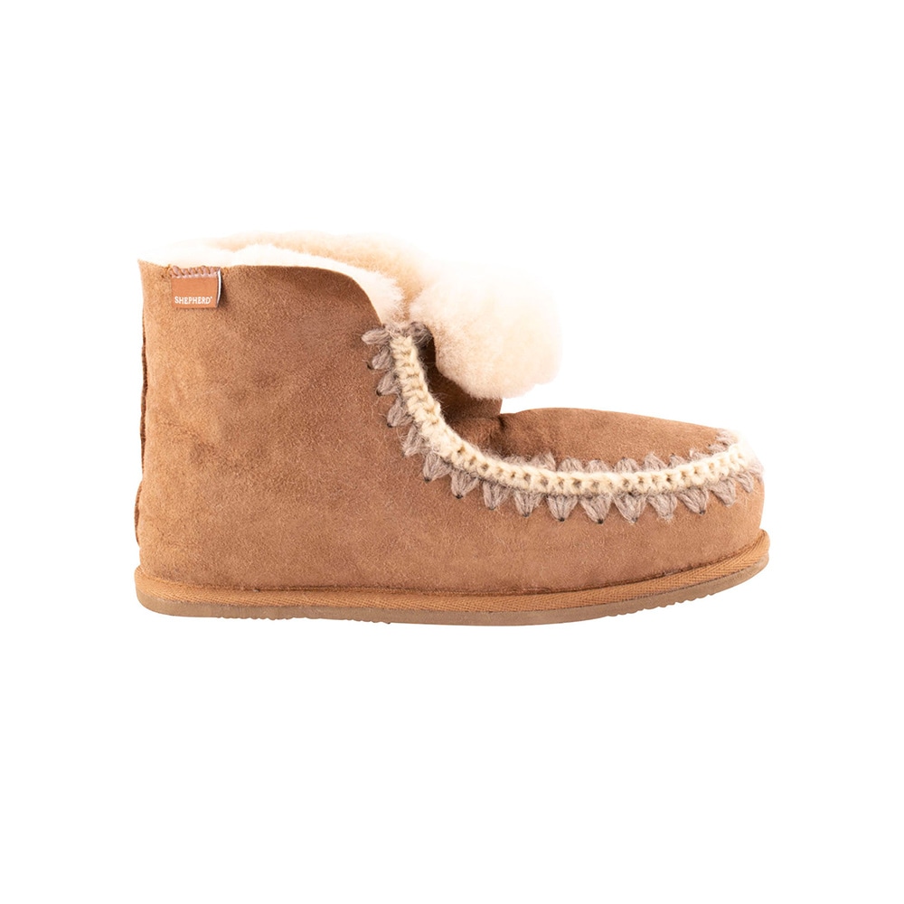 Shepherd Pia are a pair of soft pliable sheepskin slippers which are a slightly higher ankel model.