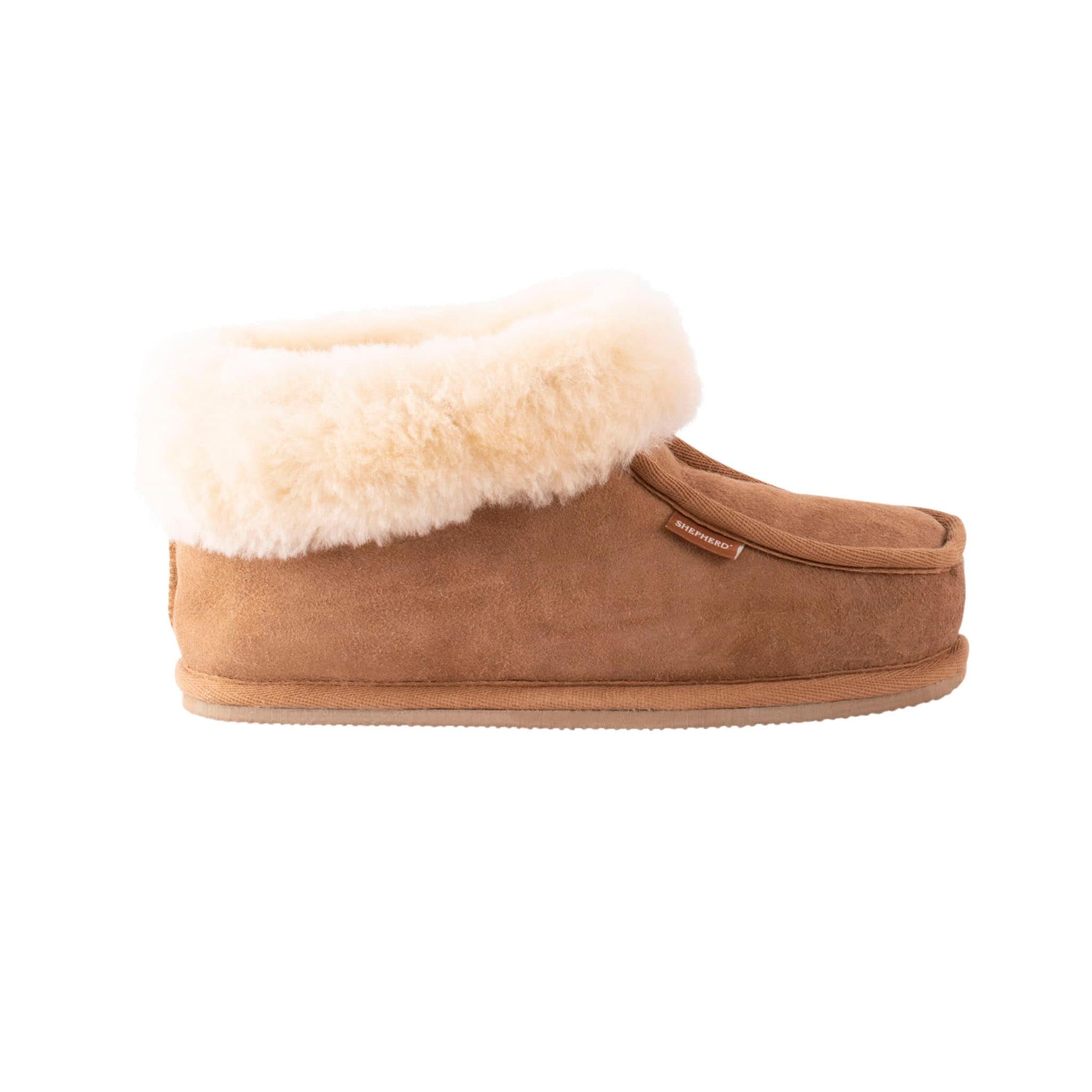Shepherd Lena. Soft and warming ankle-high slippers.
