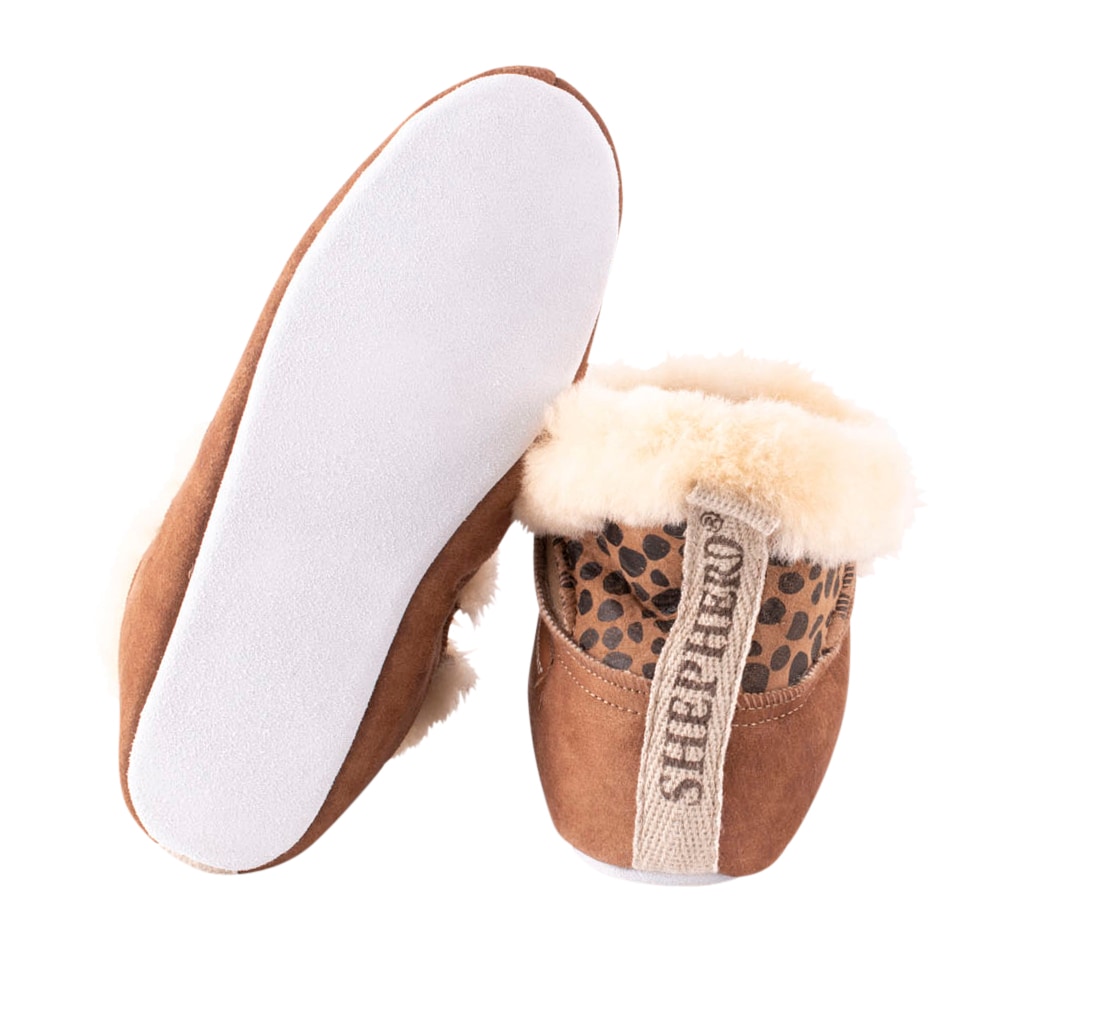 Shepherd Mariette. Soft and warm sheepskin slippers for women.