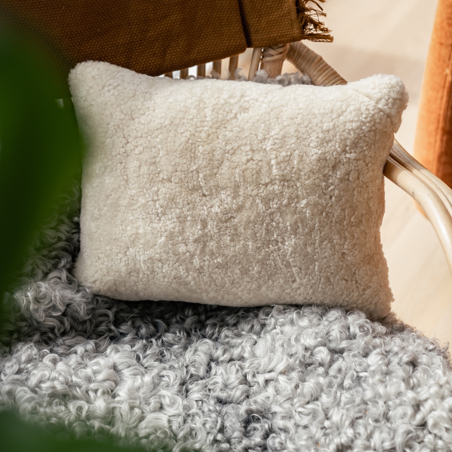 Lina cushion